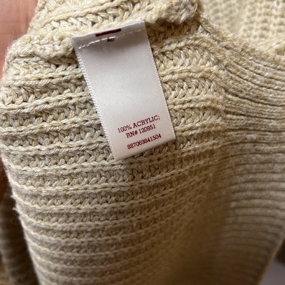 Bundle Knit Sweaters 🧶 - Picture 8 of 14